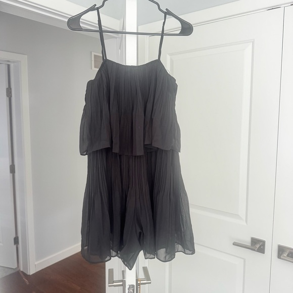 Exlura Elegant Flowy Black Romper - Picture 5 of 7